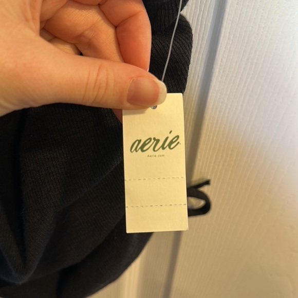 Aerie NWT black tank top with cinched sides, inner bra, women’s XS - Picture 4 of 7